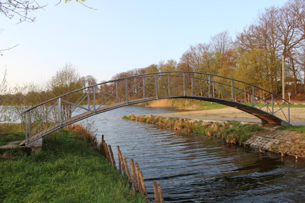 Domek Nad Jeziorem Bystrzyna Świdwin Exterior foto